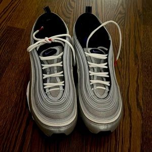 Nike shoe size 10 clean